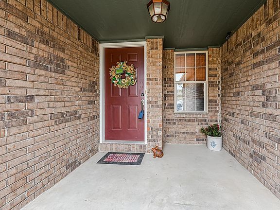 3rd image of 1902 Windsor Creek Ct