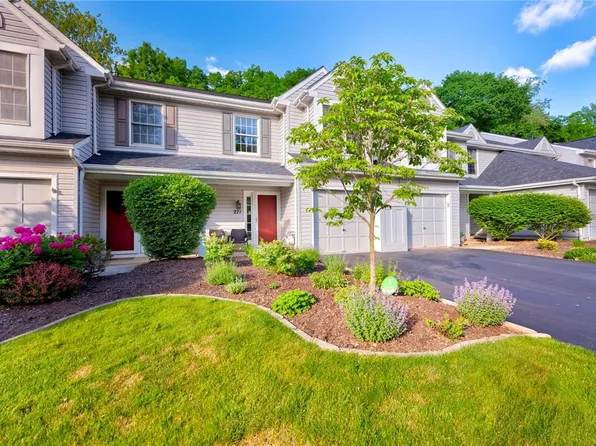 271 Commons Dr, Oakmont, PA 15139