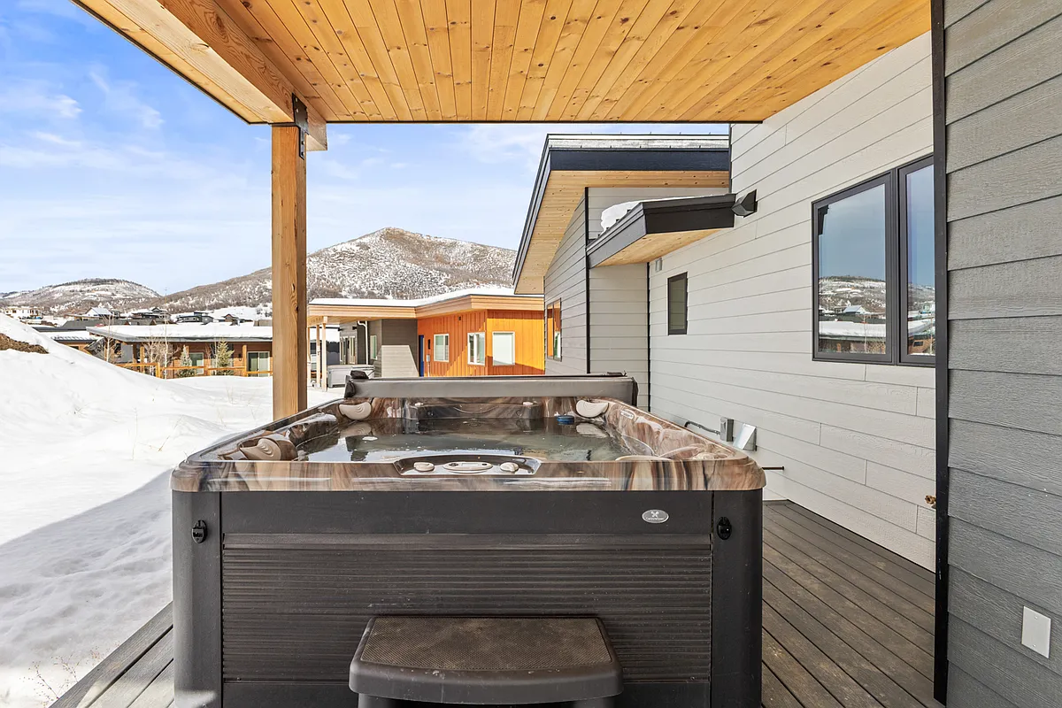 Ground Level - Private Hot Tub - 1787 Sunlight Dr