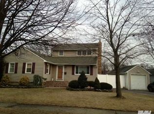 3 Tappan Ave, Babylon, NY 11702