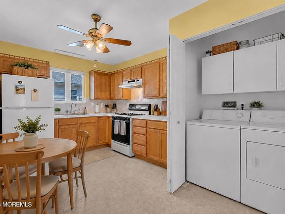 4th image of 1440 Petunia Way S