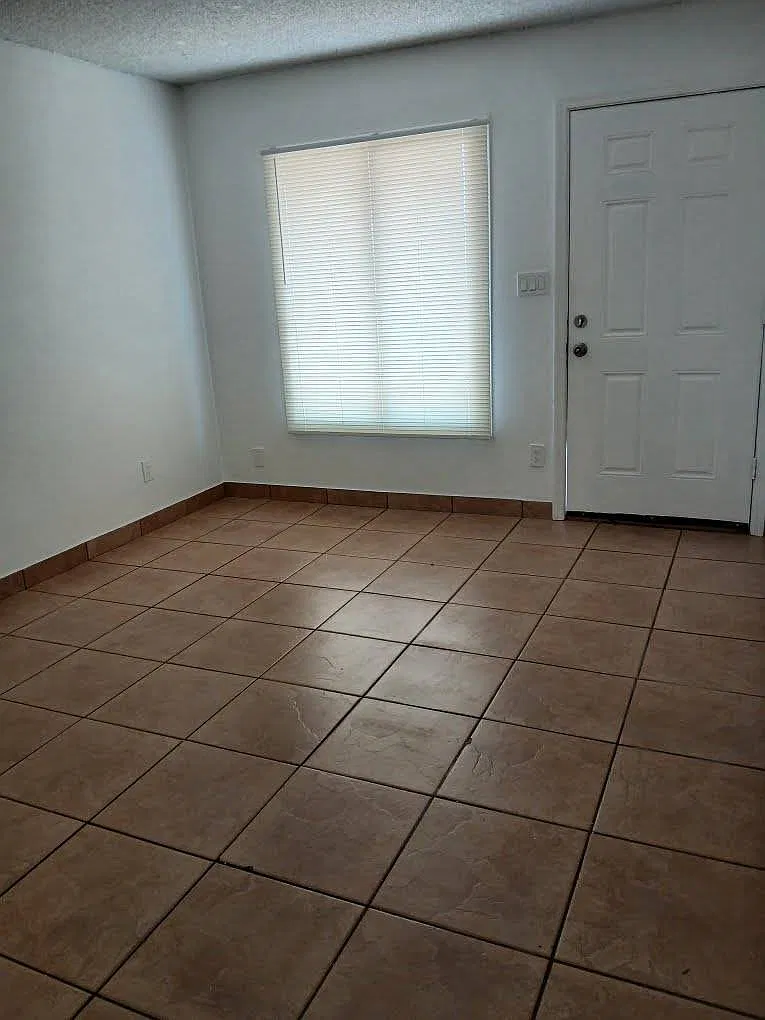 2 bed, 850 sqft, $1,250 — Photo 1