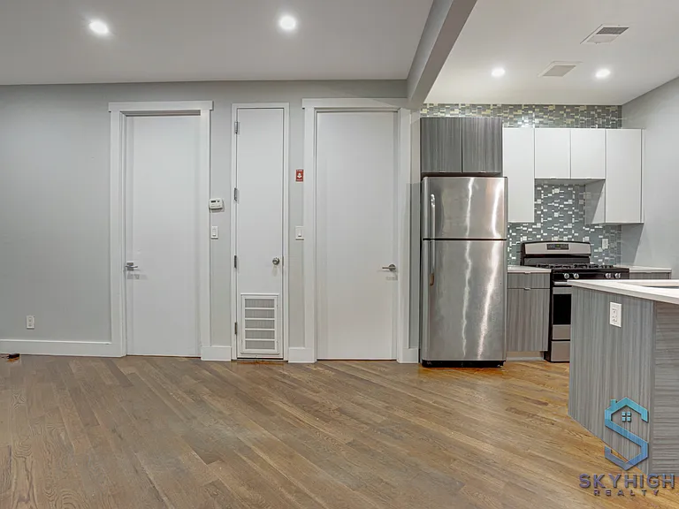 2061 Union St #2L — Photo 5