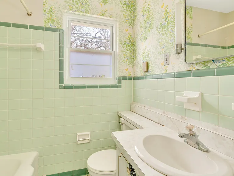 1109 James Blvd — Photo 23