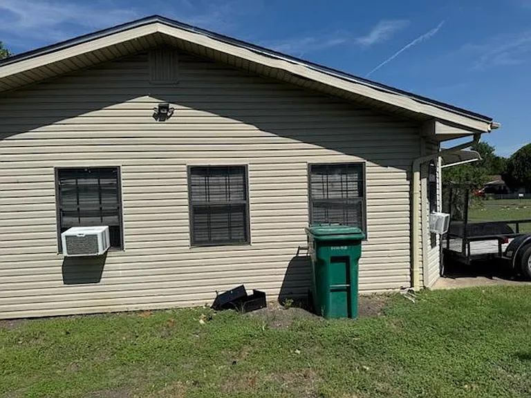 109 W Robin Ln — Photo 14