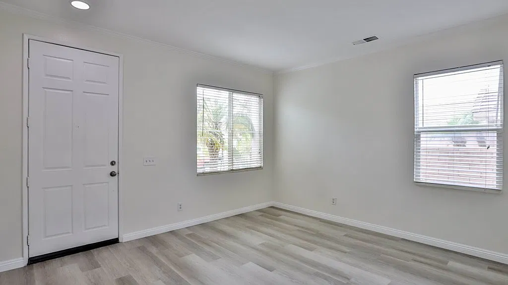 3 bed, 2.5 bath, 1975 sqft, $3,200 — Photo 4