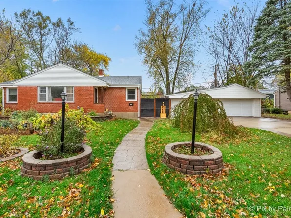 200 W Hawley St, Mundelein, IL 60060