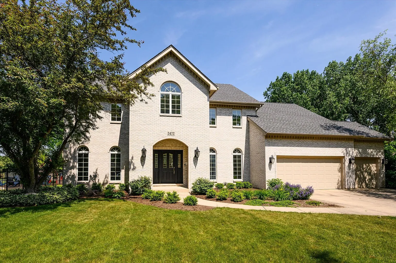 2472 Wentworth Ln photo 1