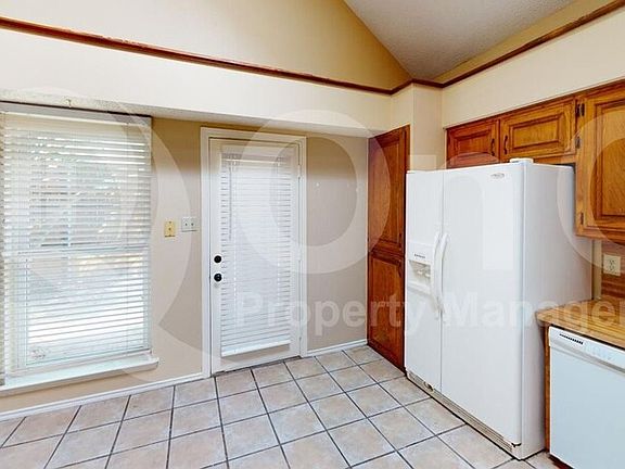 3rd image of 324 Lakewood Ct