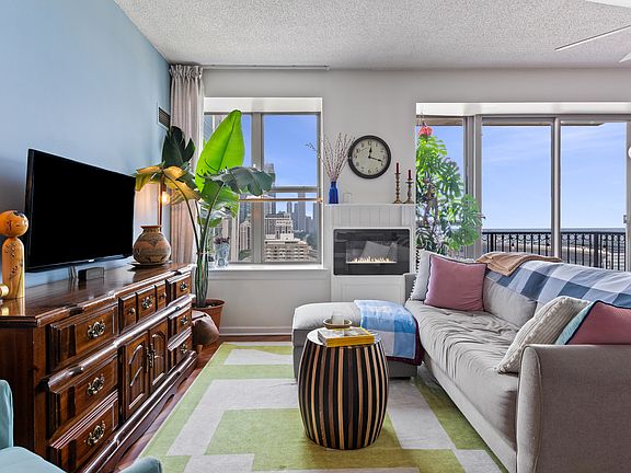 3rd image of 1717 S Prairie Ave APT 2004