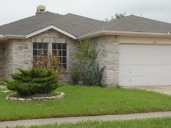 3rd image of 2201 Red Oak Dr