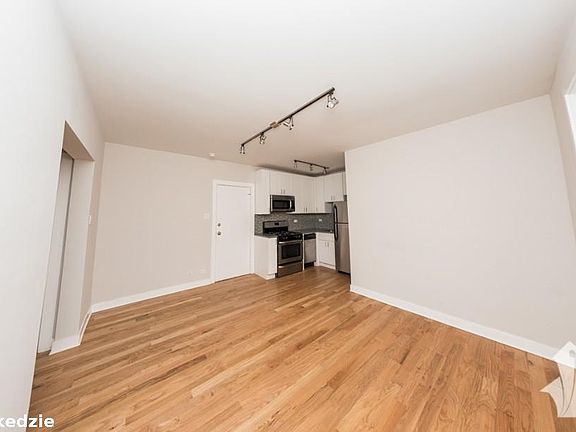 5th image of 2420 N Kedzie Blvd #521