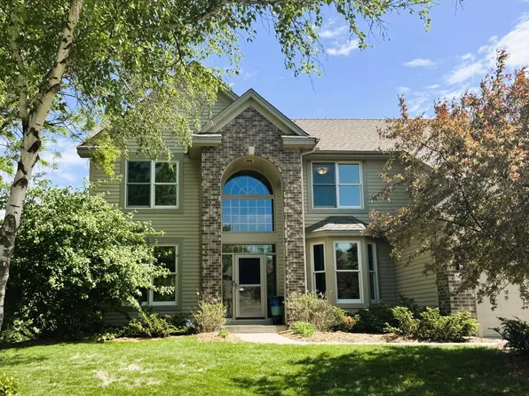 8043 Spruce Trl, Eden Prairie, MN 55347