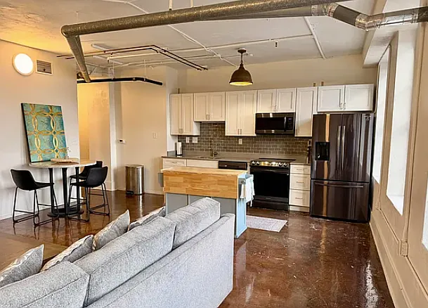 2 bed, 990 sqft, $2,350 — Photo 3