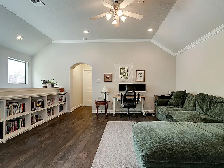 5326 Larkin St — Photo 13