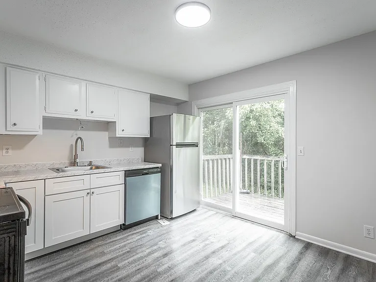 2404 Briggs Avenue — Photo 6