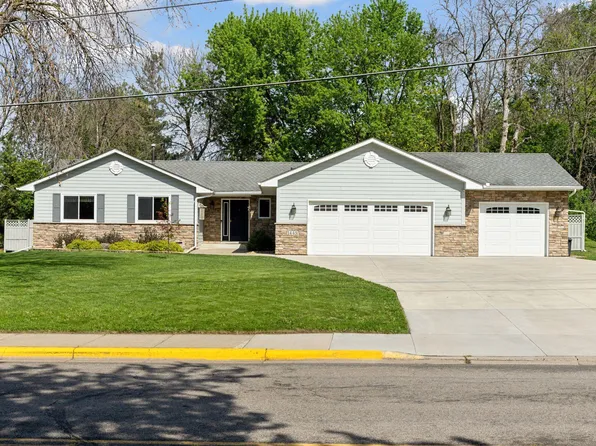 1445 Bay Dr SE, Forest Lake, MN 55025