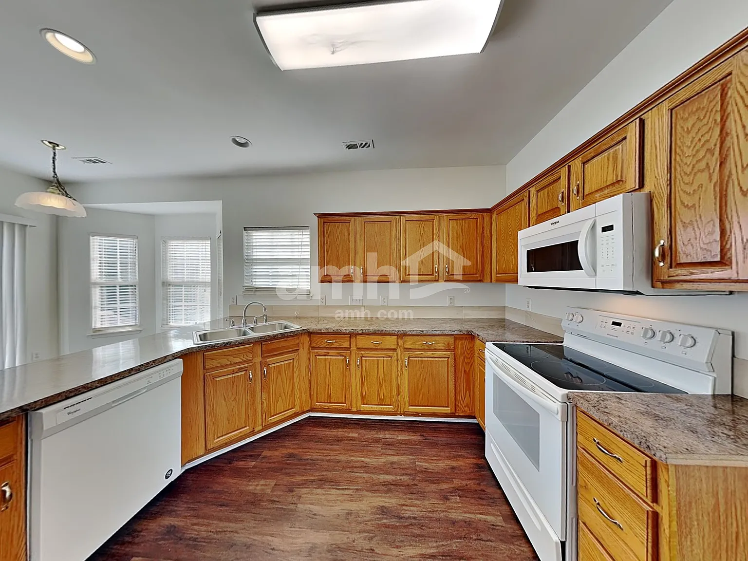 4 bed, 2.5 bath, 1984 sqft, $2,470 — Photo 3