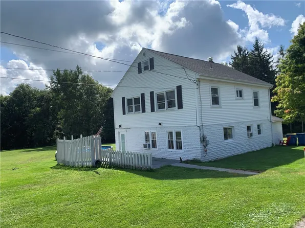 1026 Basilone Dr, New Castle, PA 16101