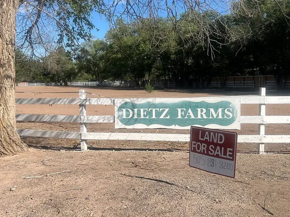 2107 Dietz Pl NW, Albuquerque, NM 87107