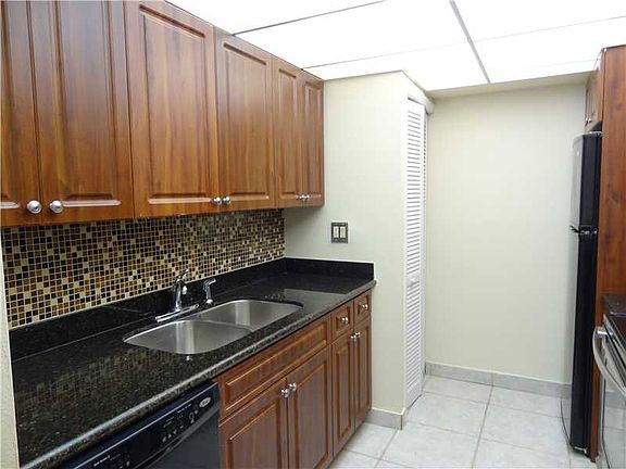 3rd image of 220 Lakeview Dr APT 107