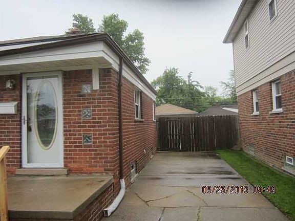 3rd image of 27118 Larchmont St