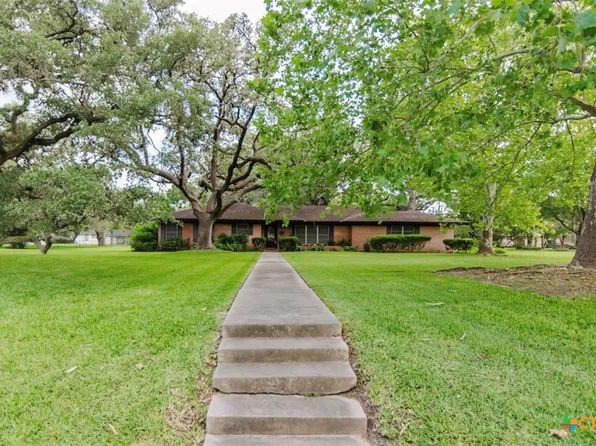 1209 Moss Ln, Cuero, TX 77954