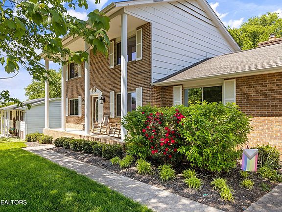 3rd image of 1501 Moorgate Dr