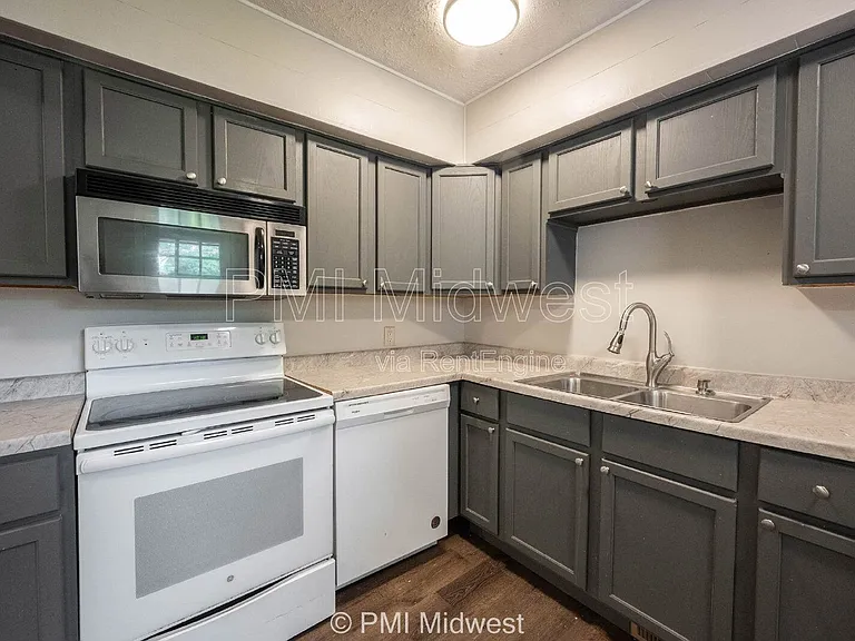 316 S Kenmore Rd — Photo 7