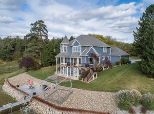 3326 N Genrich Dr, Sanford, MI 48657