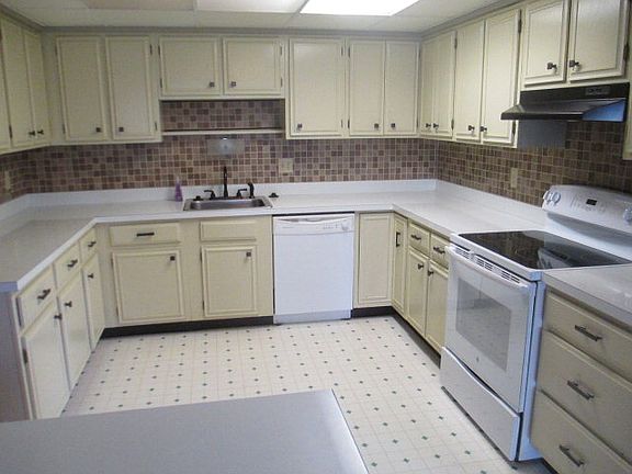 3rd image of 1045 Chenonceaux Dr