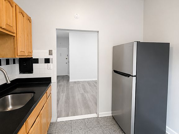 2nd image of 61 Linden St #04536e42d