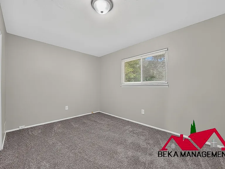 4323 Grace Ave — Photo 2