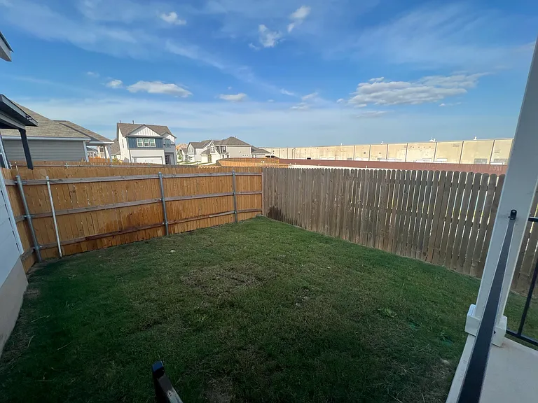 15501 Ellinger Dr — Photo 21