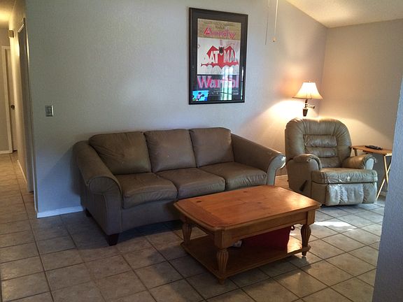 3rd image of 208 Hughes Ln