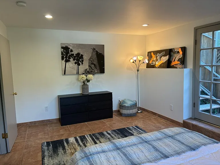2440 N Gower St #B — Photo 19