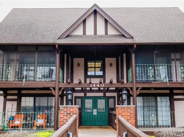 1440 Heritage Lndg APT 111, Saint Charles, MO 63303