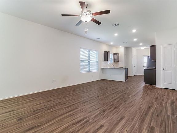 4th image of 181 Andross Ln