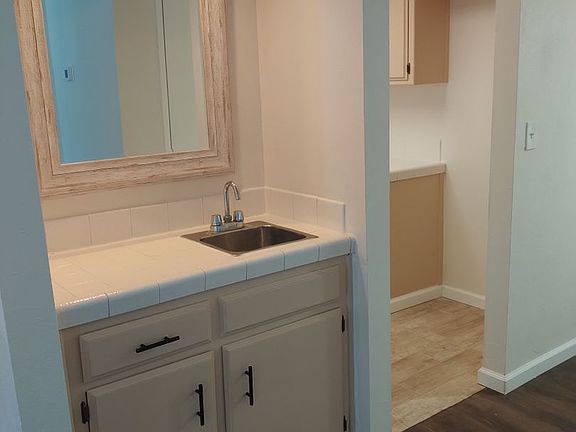 5th image of 4201 Parkwood Ct APT 3
