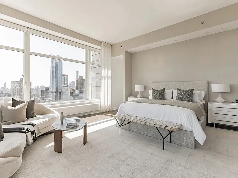 240 Riverside Blvd #1 — Photo 19