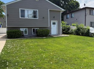 33 Washington Avenue, Deer Park, NY 11729