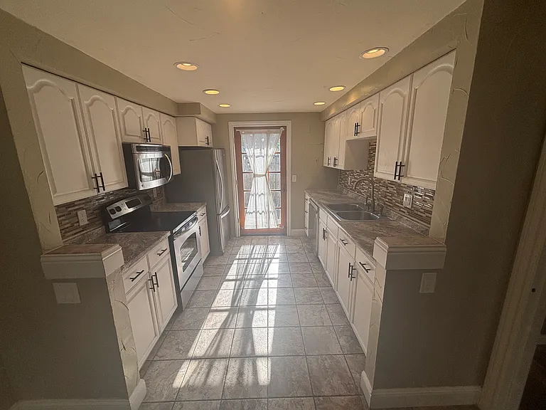 5301 Jellison St — Photo 4