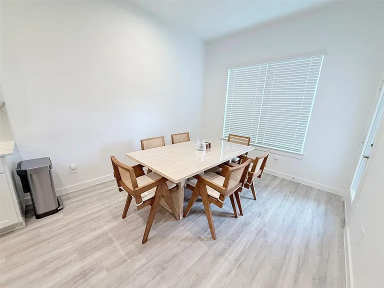 1609 Sunbend Ln — Photo 6