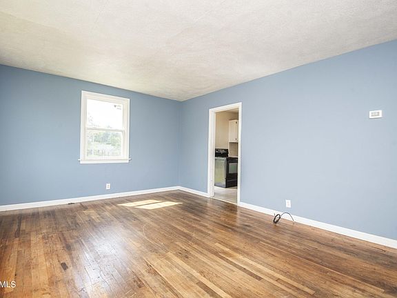 3rd image of 327 S Castle St