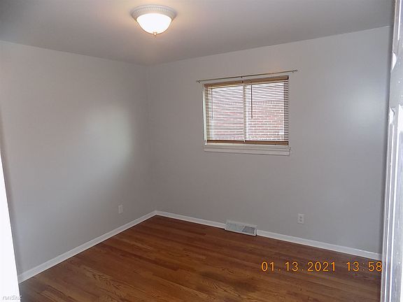 4th image of 504 E Lincoln Ave