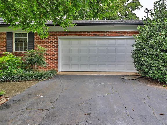 4th image of 849 Dorset Dr