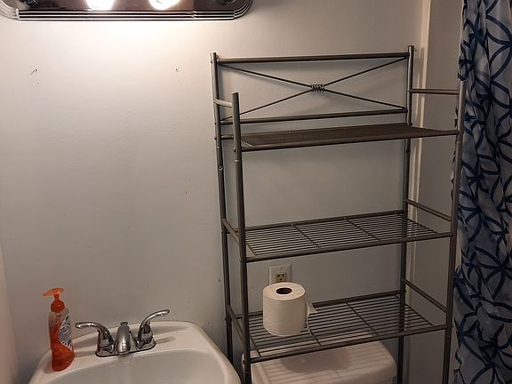 5th image of 1037 W 10th St #1