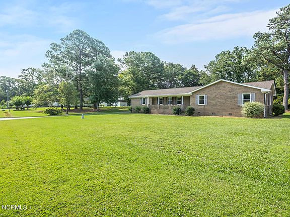 3rd image of 110 Tanglewood Drive