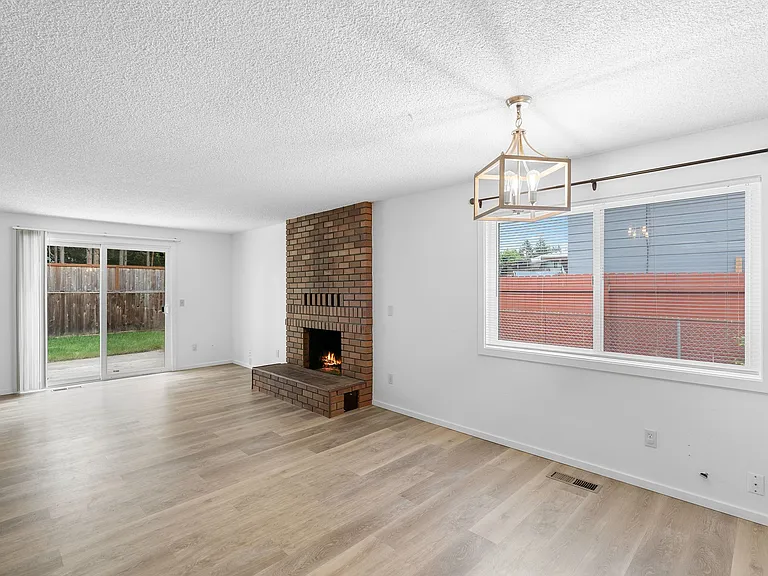 1378 NE Centurion Dr — Photo 10