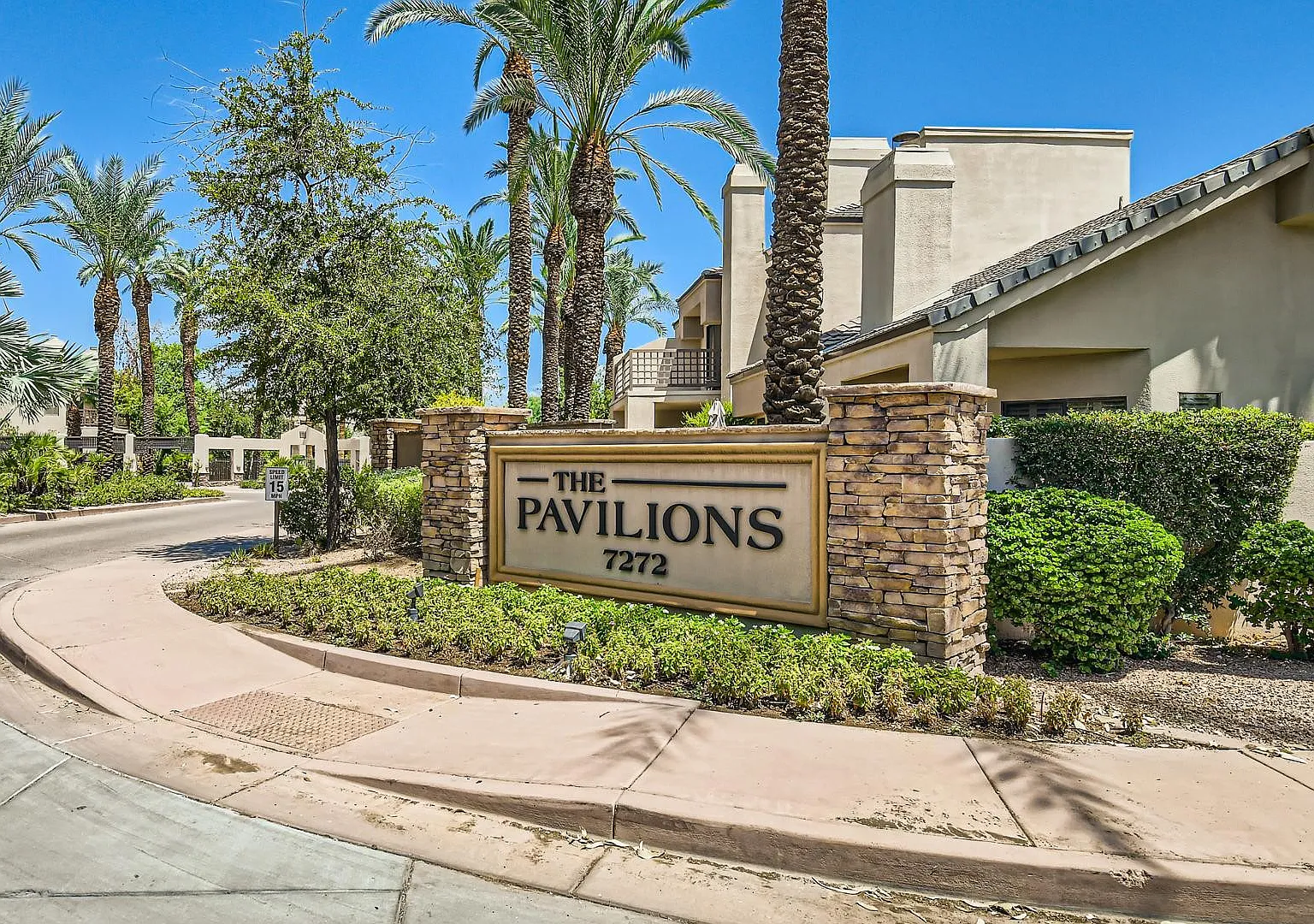 2 bed, 2.5 bath, 1603 sqft, $5,000 — Photo 2
